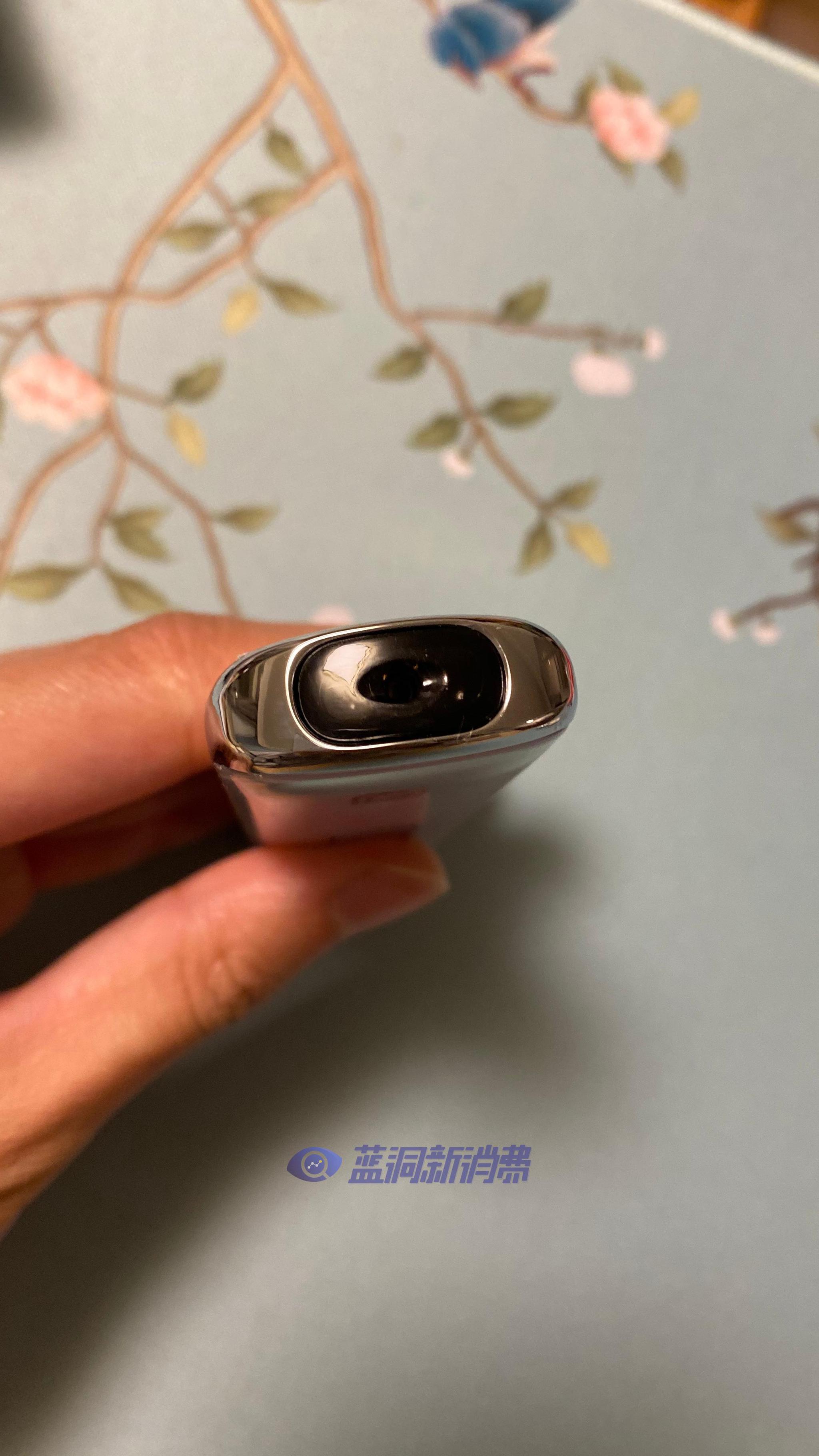 吉刻推出自动升降电子烟