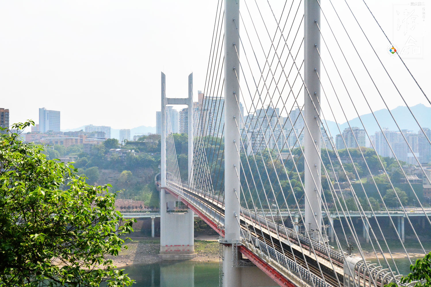 重庆主城最低调的轨道桥高家花园大桥连接沙坪坝与江北