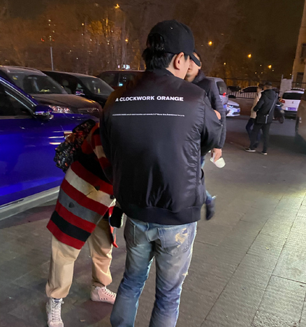 沈腾一家三口外出吃饭1岁儿子近照曝光和爸爸长得太像