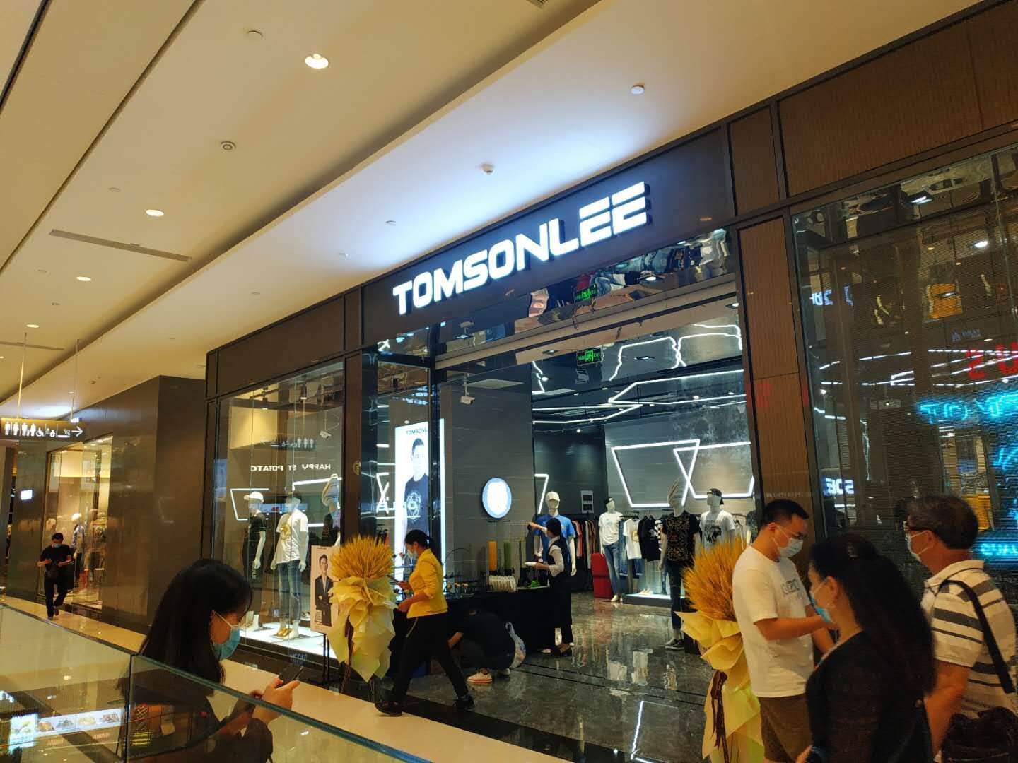 罗嘉周海喃山城重庆直播带货tomsonlee品牌