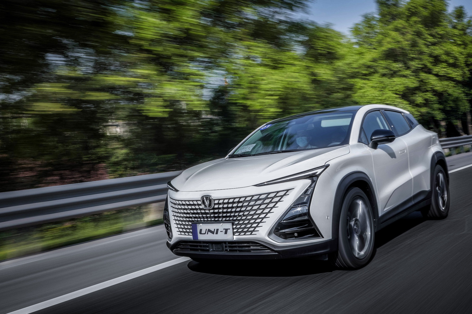 长安unit开箱看车520辆先享定制车陆续下线