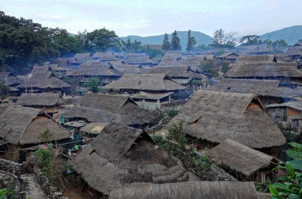 中国最后一个原始部落住原生态的房屋古老壁画至今