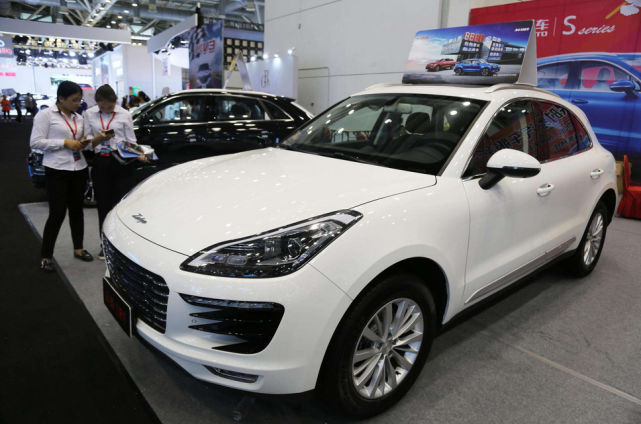 众泰改成保时捷车标不料遇到真卡宴这下豪车车主丢