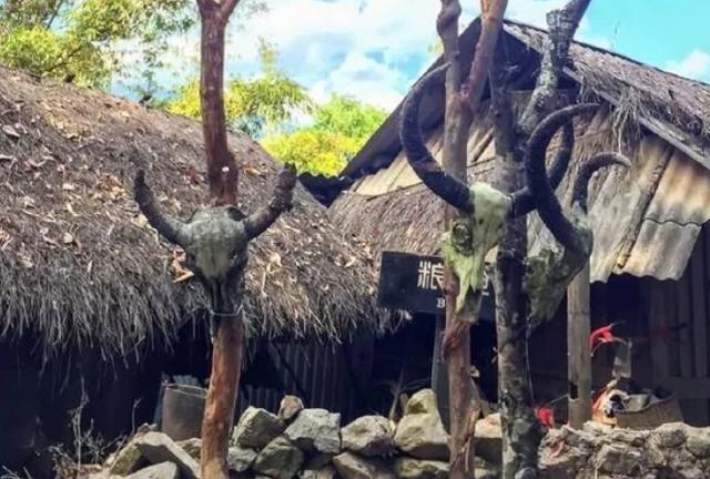 中国最后一个原始部落住原生态的房屋古老壁画至今