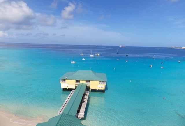 族和加勒比族所居住的地方,到了公元1518年西班牙人登陆巴巴多斯岛,10