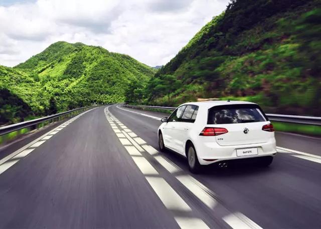 常跑高速的司机都深有体会,在高速公路上行驶,由于驾车时间较长,在不