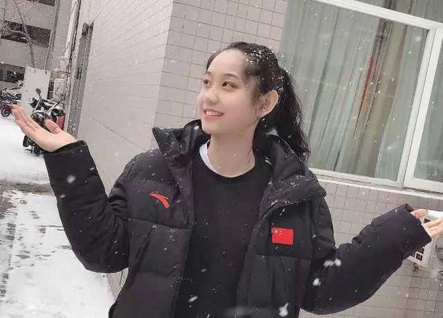 王佳筝在前段时间还在个人的社交媒体上大秀自己的恋