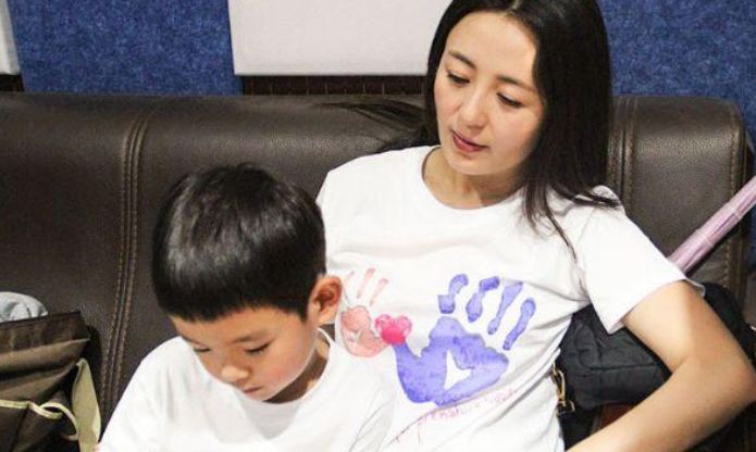 她拍戏期间突然怀孕,如今孩子都11岁了,生父身份却依然是谜