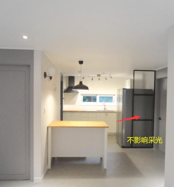 越想越得意冰箱侧边隔断我装玻璃散热美观两不误