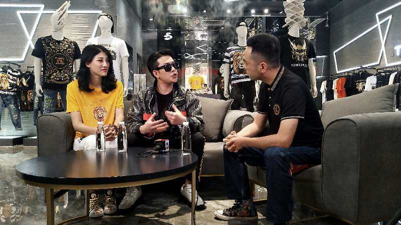 罗嘉周海喃山城重庆直播带货tomsonlee品牌