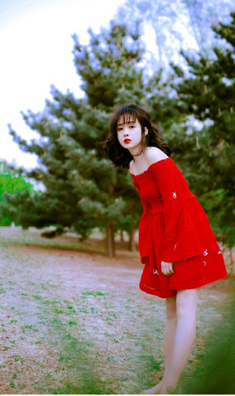 郑合惠子穿红裙太惊艳一字肩连衣裙浪漫优雅显白又青春靓丽