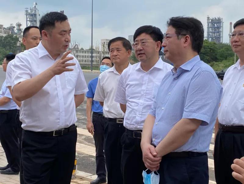 省政府副秘书长宋雷鸣,省供销合作社党组成员,省供销集团总经理陈立新