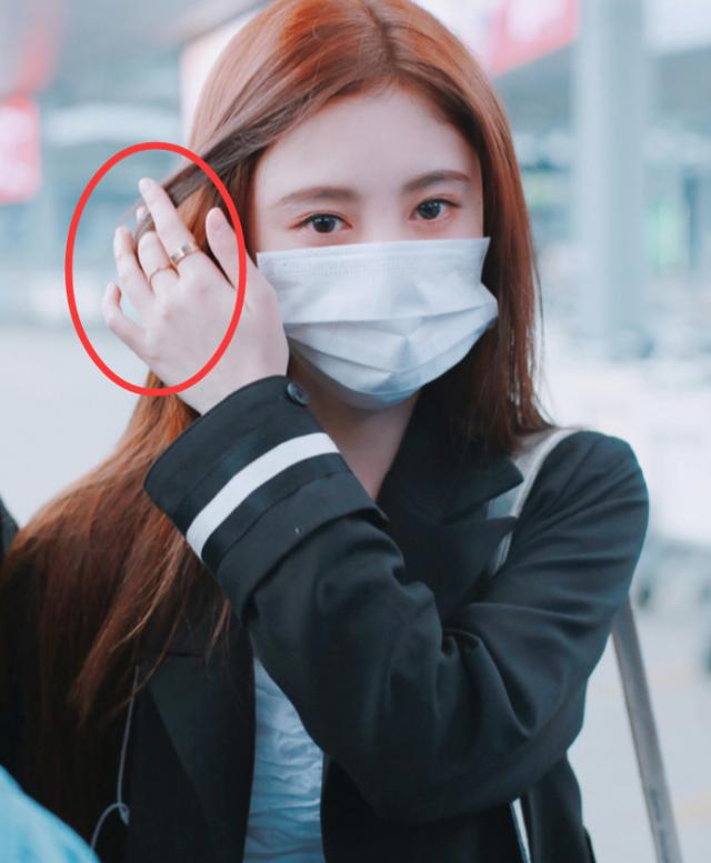 鞠婧祎天天做二指俯卧撑吗看清她的手指怀疑眼睛