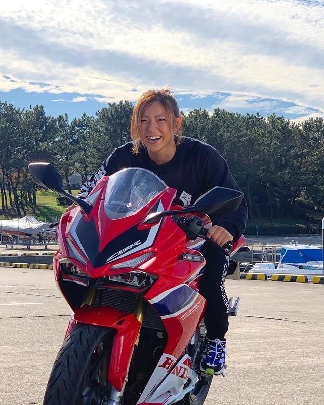 20岁的平田树正忙拓展人生更多的可能性,正如她在宣