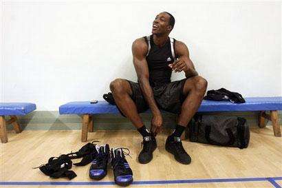 和詹姆斯,奥尼尔一样,魔兽霍华德的小腿和他的体型也极为不搭,看上