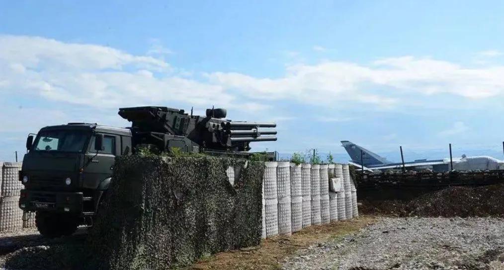 俄军戒备森严,战机碉堡沙袋加固,严谨实战作风值得中国军队学习