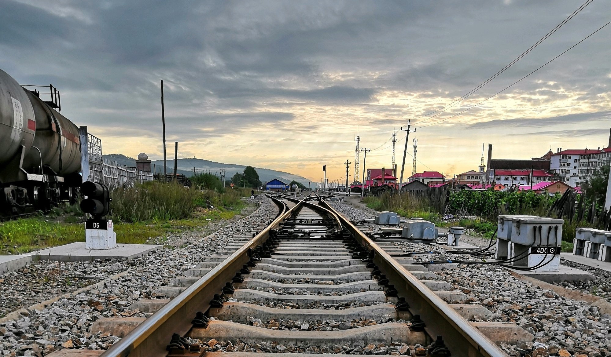 我国唯一一条横穿大兴安岭北段主脉的铁路——伊加铁路