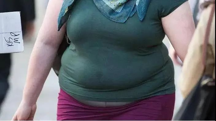 每天3分钟,美颜排毒,狂甩脂肪,赘肉一斤一斤掉,1个月瘦了10斤!