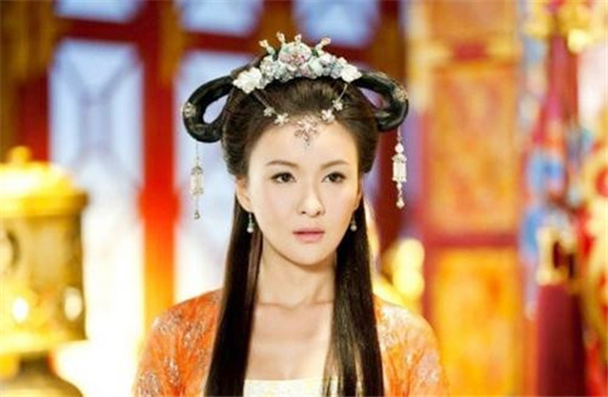 郭氏一族,在明朝洪武年间,可谓风光无限,一门两侯爵,后宫还有郭宁妃