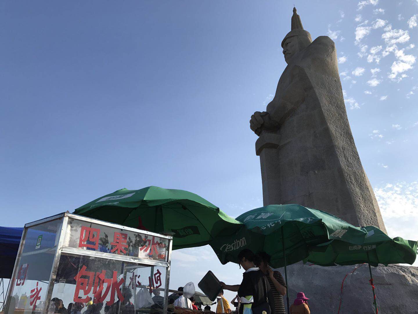 沙细滩平的晋江衙口五一爆火,到访游客很多,但这些方面