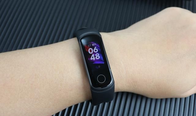 荣耀手环戴过吗确实很方便