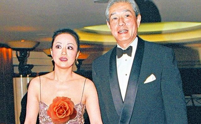 钟镇涛25岁女儿晒22张靓照,为继母庆母亲节|章小蕙|范姜|钟镇涛_新浪