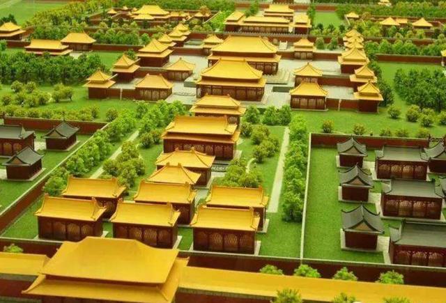 25万平方米,想象一下有多大,要知道故宫也就只有72万平方米,而明故宫