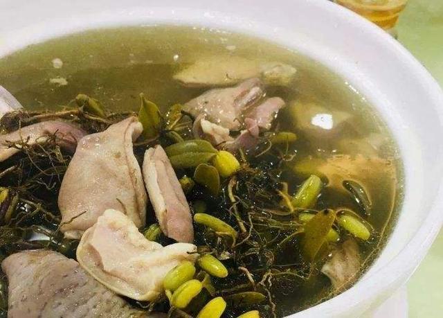 石橄榄是一种生长力强盛的植物,一般会在一些石缝里