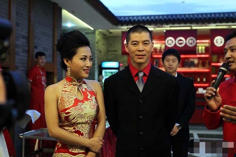 私下生活十分惬意,王小虎时常在微博表白张可,晒出夫妻俩的亲密合照