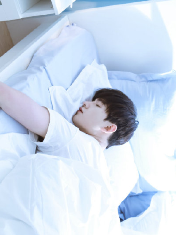 比如华晨宇的睡颜,很多人都觉得这样子的华晨宇真的是相当呆萌.