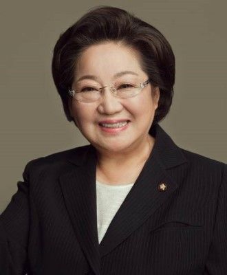 75岁金乙东仍在一线从政儿子宋一国继承演戏天赋三胞胎系出名门