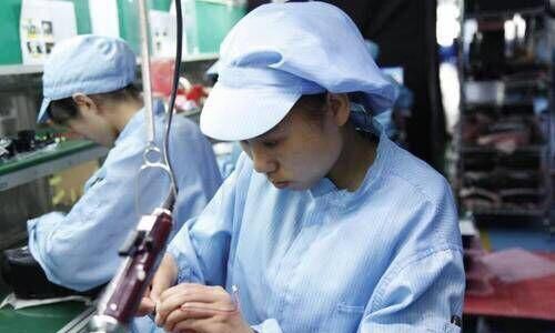 富士康工打工妹:苦熬了8年,终于当上了线长,发完工资却想辞职