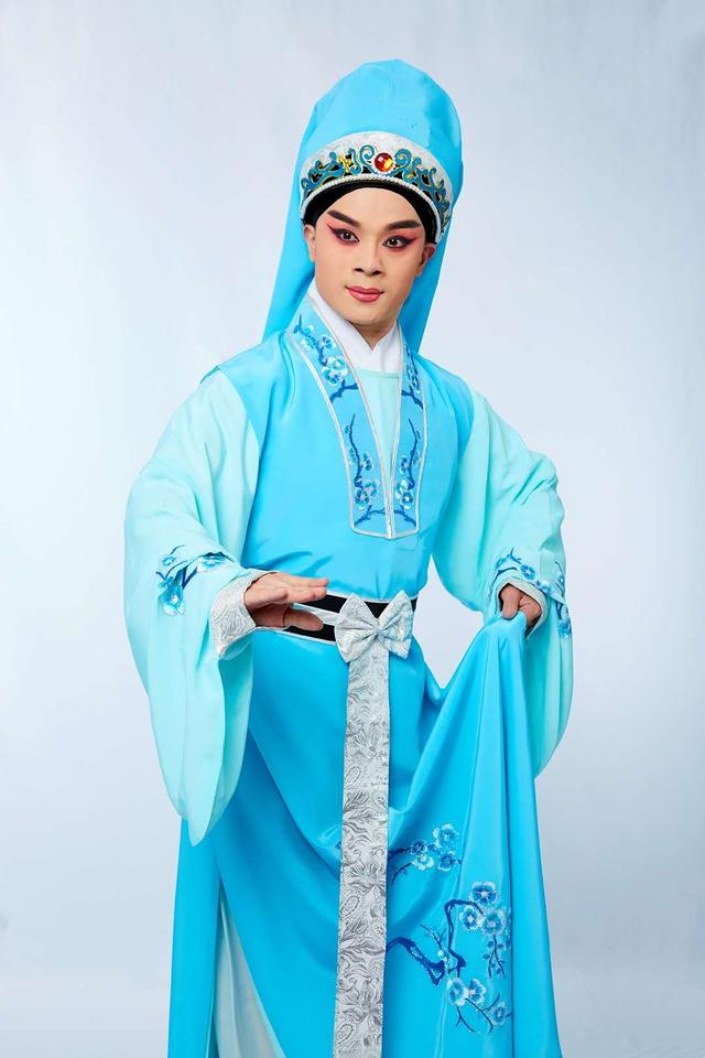 优秀青年黄梅戏演员 盖学泉优秀青年京胡演奏员 张一平戏曲学院将全力