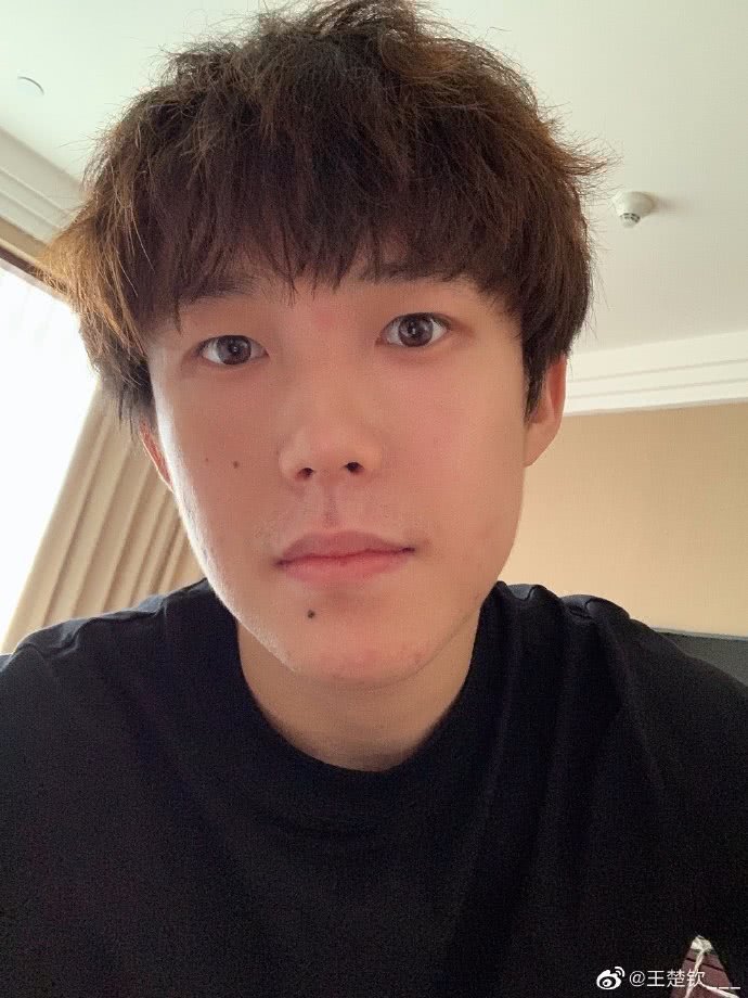 王楚钦20岁第一天晒自拍!发型抢镜,直言感谢谩骂诋毁自己的人