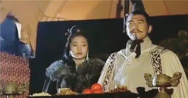 烽火戏诸侯的真相是什么？周幽王集权失败，二王并立乱世将至