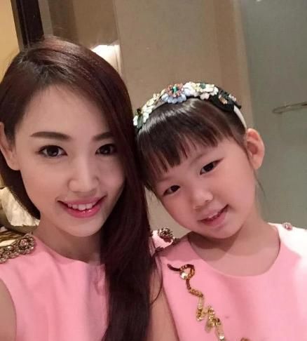 王宝强晒合照为儿子庆生,10岁王子豪低头许愿|王子豪|王宝强|马蓉