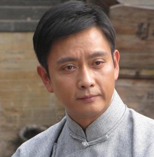 为救小女孩毁容,出道8年打败张国荣夺影帝的他,被称最善良演员