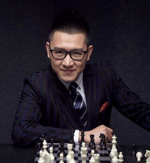 太唏嘘昔日知名主持人彭宇罕见露面出道16年粉丝才308个