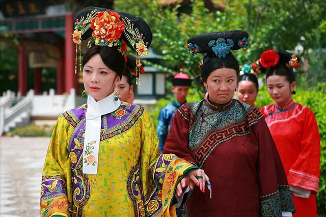 她是皇嫂田桂花,《新还珠格格》容嬷嬷,常说丈夫是"救命恩人"