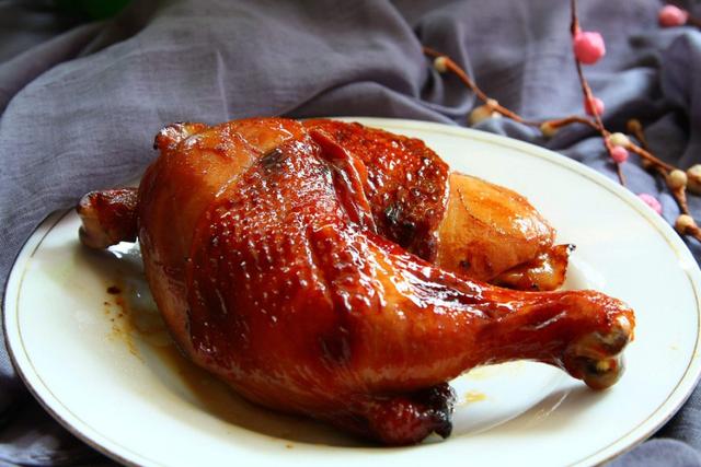 很简单的烤箱蜜汁叉烧鸡腿,皮脆肉嫩,下酒棒棒哒