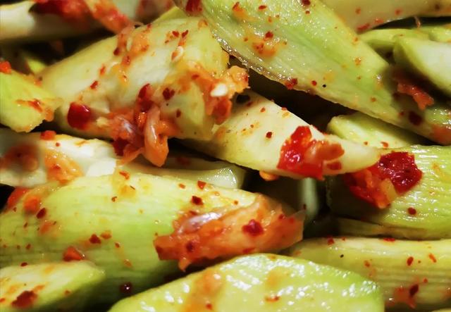 炎炎夏日 来一盘酸辣青芒果:让味蕾完全释放