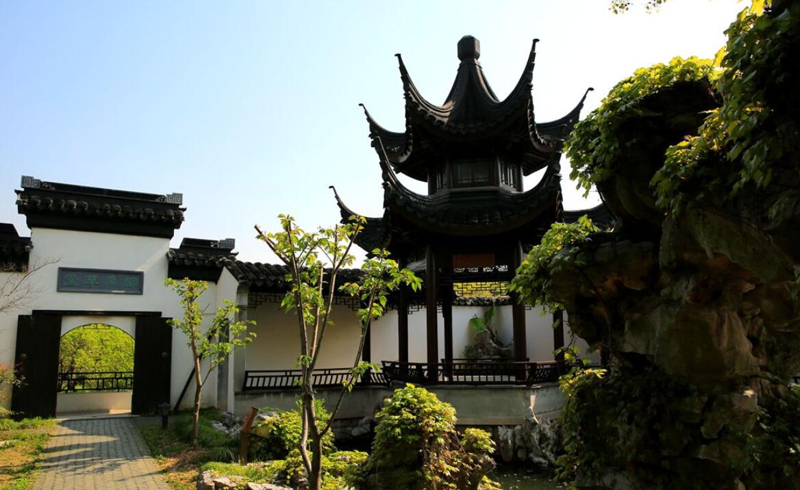 苏州光福古镇曾是苏绣的发源地之一,更是太湖山水的精华地区