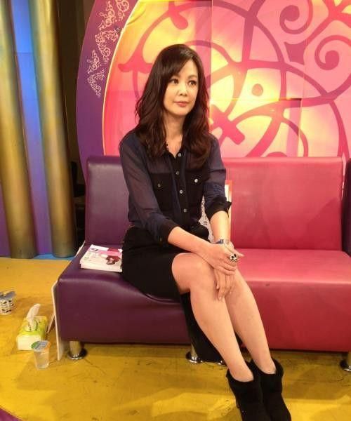 王馨平的街拍素颜照曝光,腰间赘肉拉低女神形象