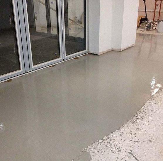 旧房装修不用砸地板了,这种水泥直接浇上就够美!省力,省钱