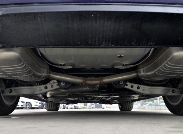 别克君威gs28t尊贵型,261匹马力,油耗7.4升