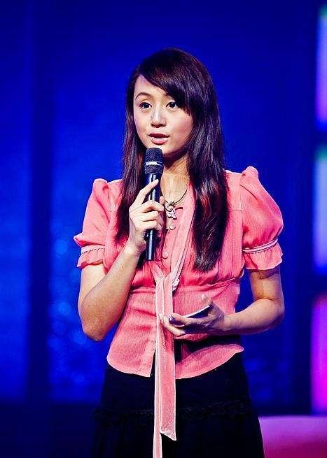 3次主持春晚的曹颖变样认不出曾和董卿同台为何巅峰期退出