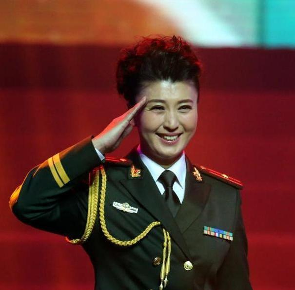 国家一级演员闫学晶:亲手拔掉父亲氧气管,嫁二婚富豪45岁产女