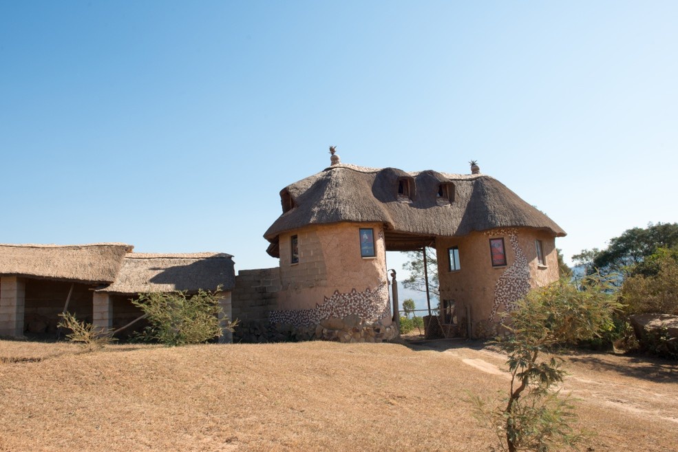 他是非洲最后的专制君主,卖掉1750头牛买辆豪车,被人民争相谴责