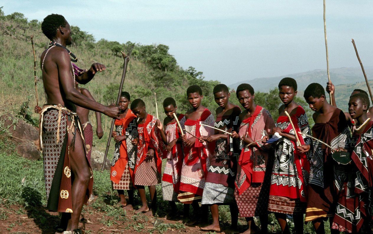 衣不蔽体的斯威士兰人姆斯瓦蒂三世的卖牛之风还不仅这一次,据相关