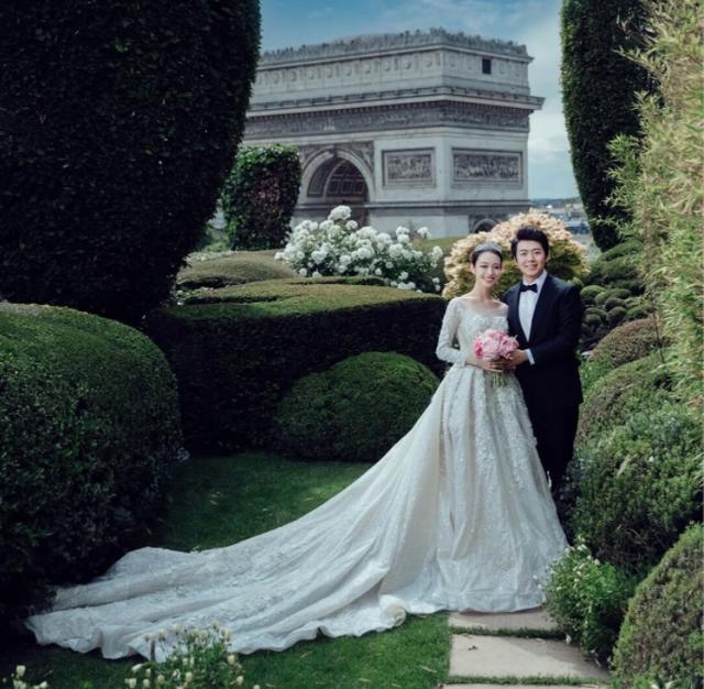 郎朗夫妇独一无二婚纱照曝光,凡尔赛宫只为他们开放,养眼又大气